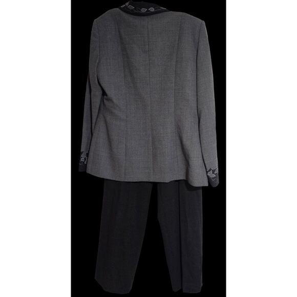 Kasper Size‎ 8 Suit With Slacks And Blazer Grey & Black With Floral Accents89 - Picture 2 of 4